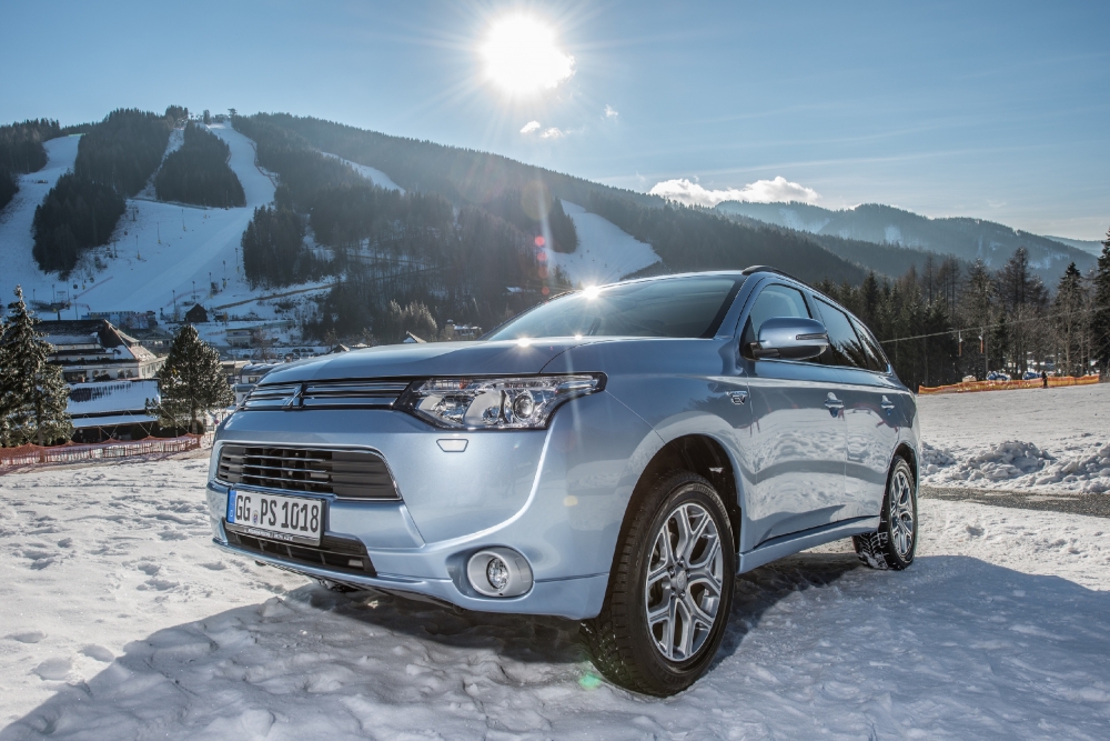 Nowy Outlander PHEV debiut w japońskich salonach