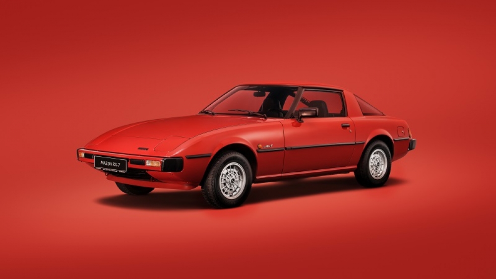 Mazda RX7 nowa definicja radości z jazdy z silnikiem Wankla