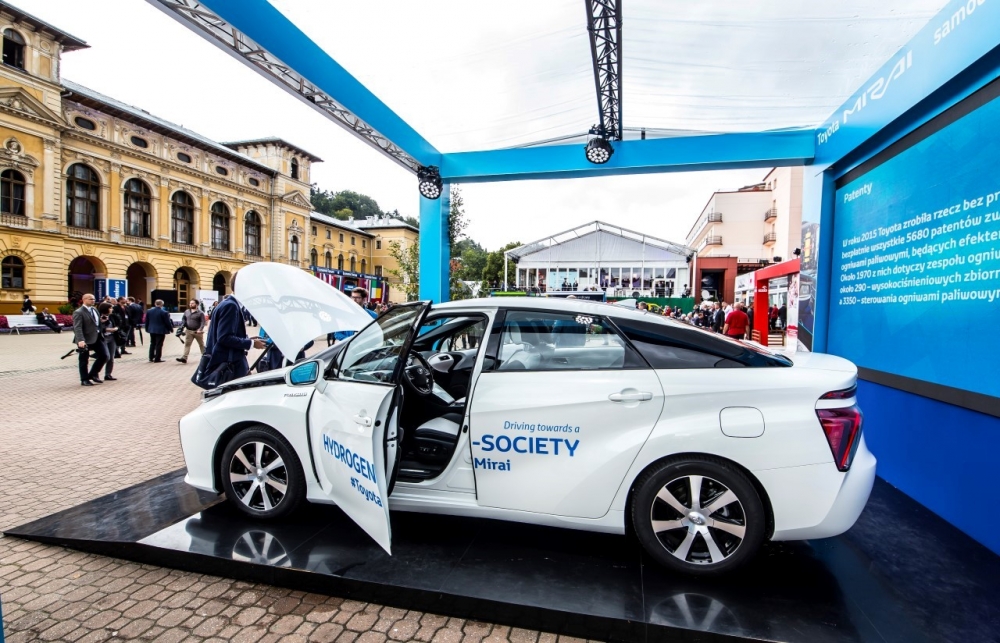 Toyota liczy na dołączenie aut hybrydowych oraz wodorowych