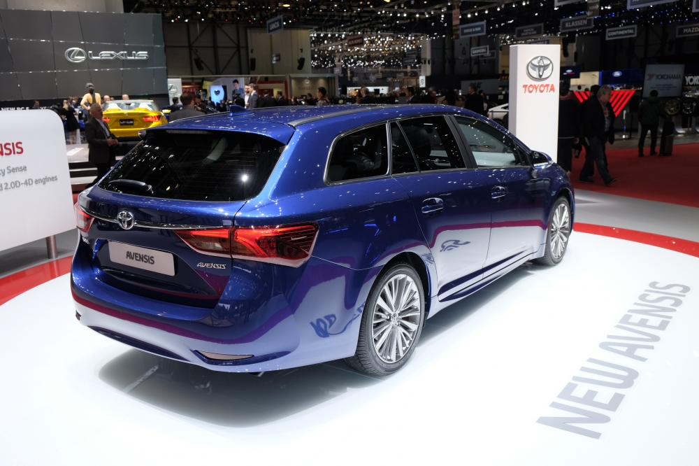 Avensis i Auris 2015 debiutują w Genewie
