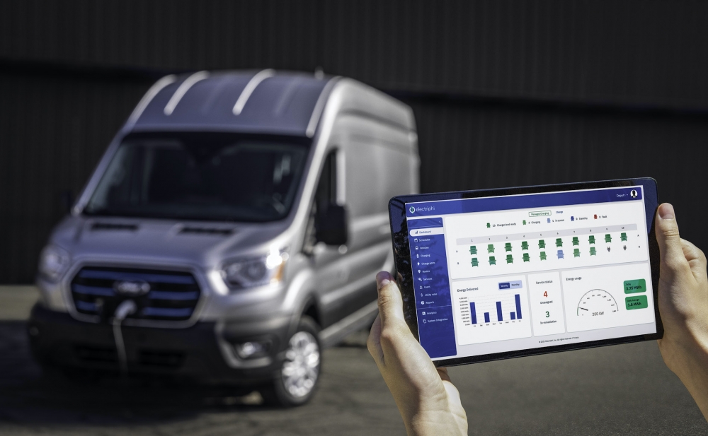 Gotowy do pracy! Ford Pro rozpoczyna dostawy elektrycznego E-Transita do klientów w USA i planuje zwiększenie produkcji