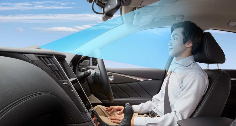 Nowy system Nissana umożliwia jazdę autostradową z nawigacją i jazdę jednym pasem ruchu bez trzymania kierownicy!