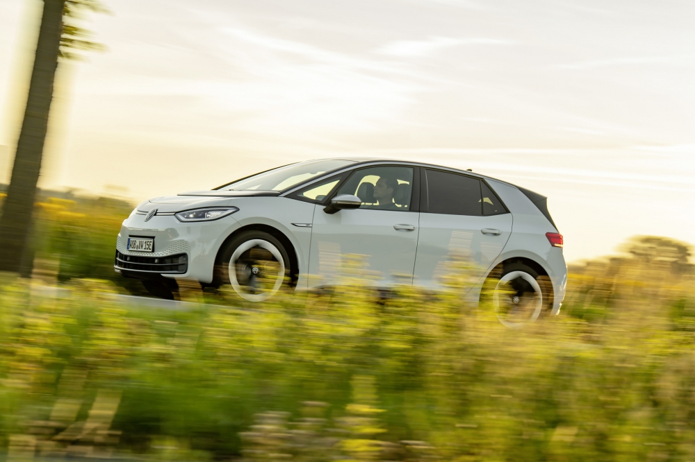 Volkswagen bada potrzeby klientów w Polsce i doradza w kwestii zmiany floty aut na elektryczne